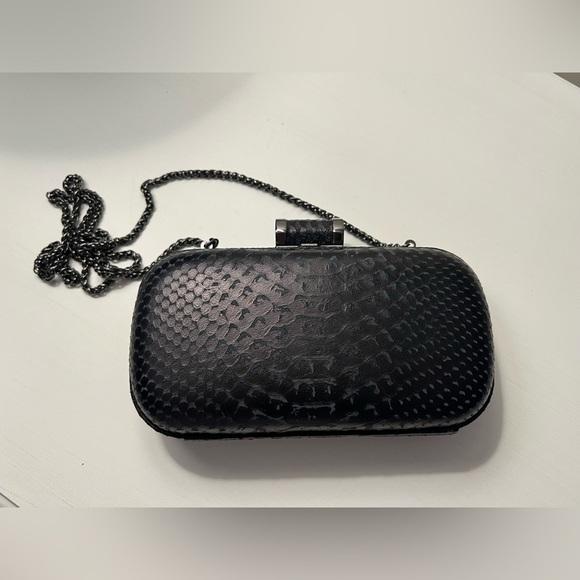 Halston Heritage Oval Crossbody Faux Snakeskin Purse Chain Strap Magnetic - Picture 3 of 9